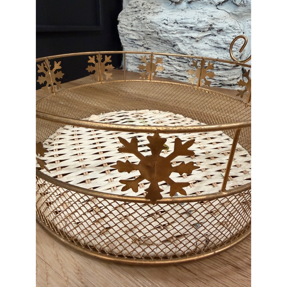 Vintage Gold Wire Snowflake Christmas Basket White Wicker Base Holiday Decor - Picture 2 of 7